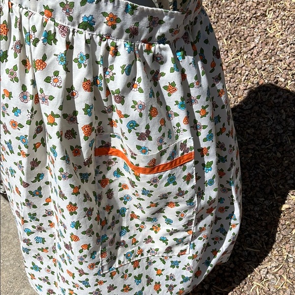 Handcrafted Smock Apron Bluebell Daisy - Picture 3 of 6